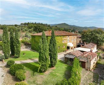 Beautiful stone property, built on the remains of a Romanesque Pieve