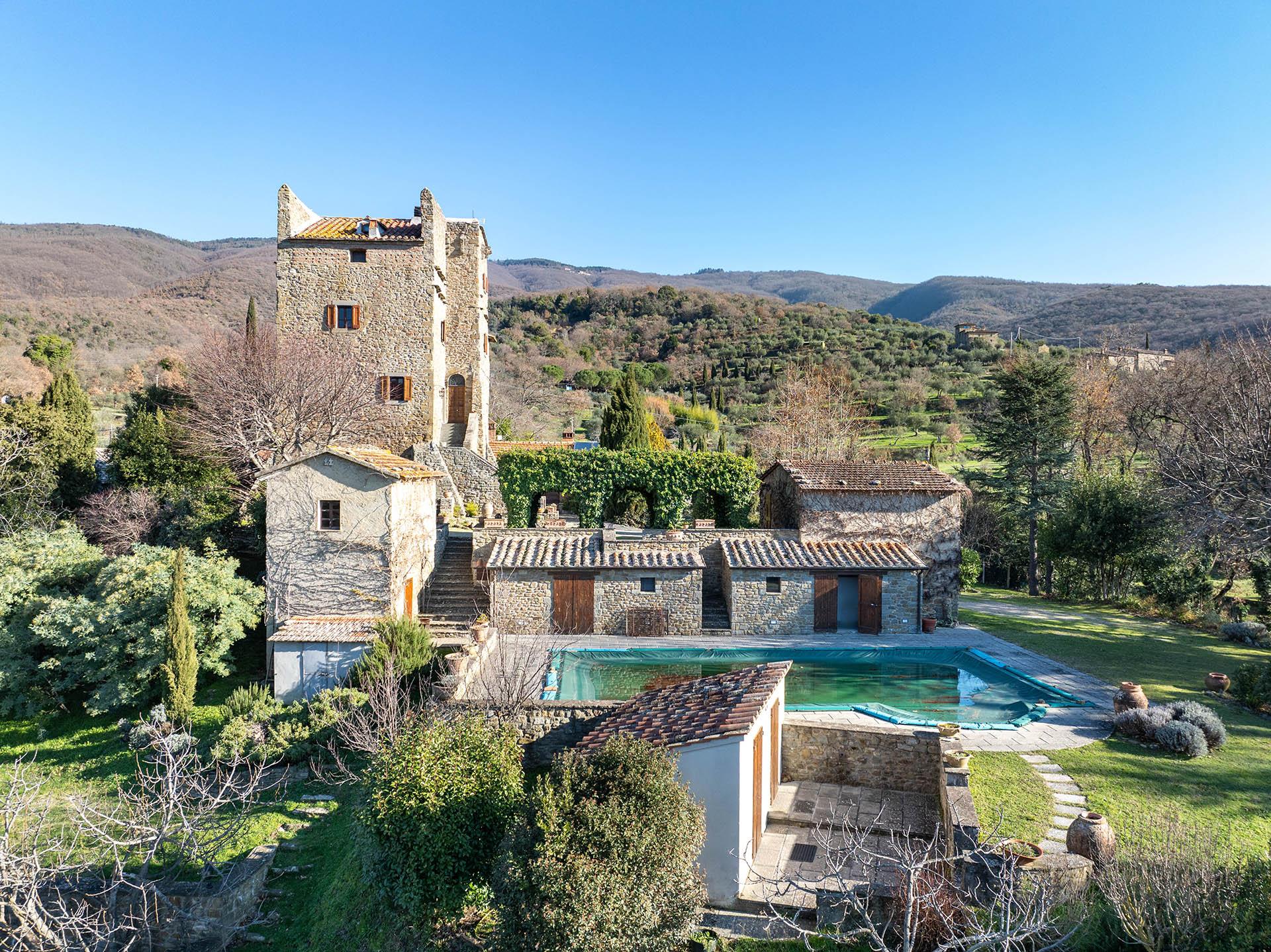 Tower from the 1100s on the slopes of Cortona