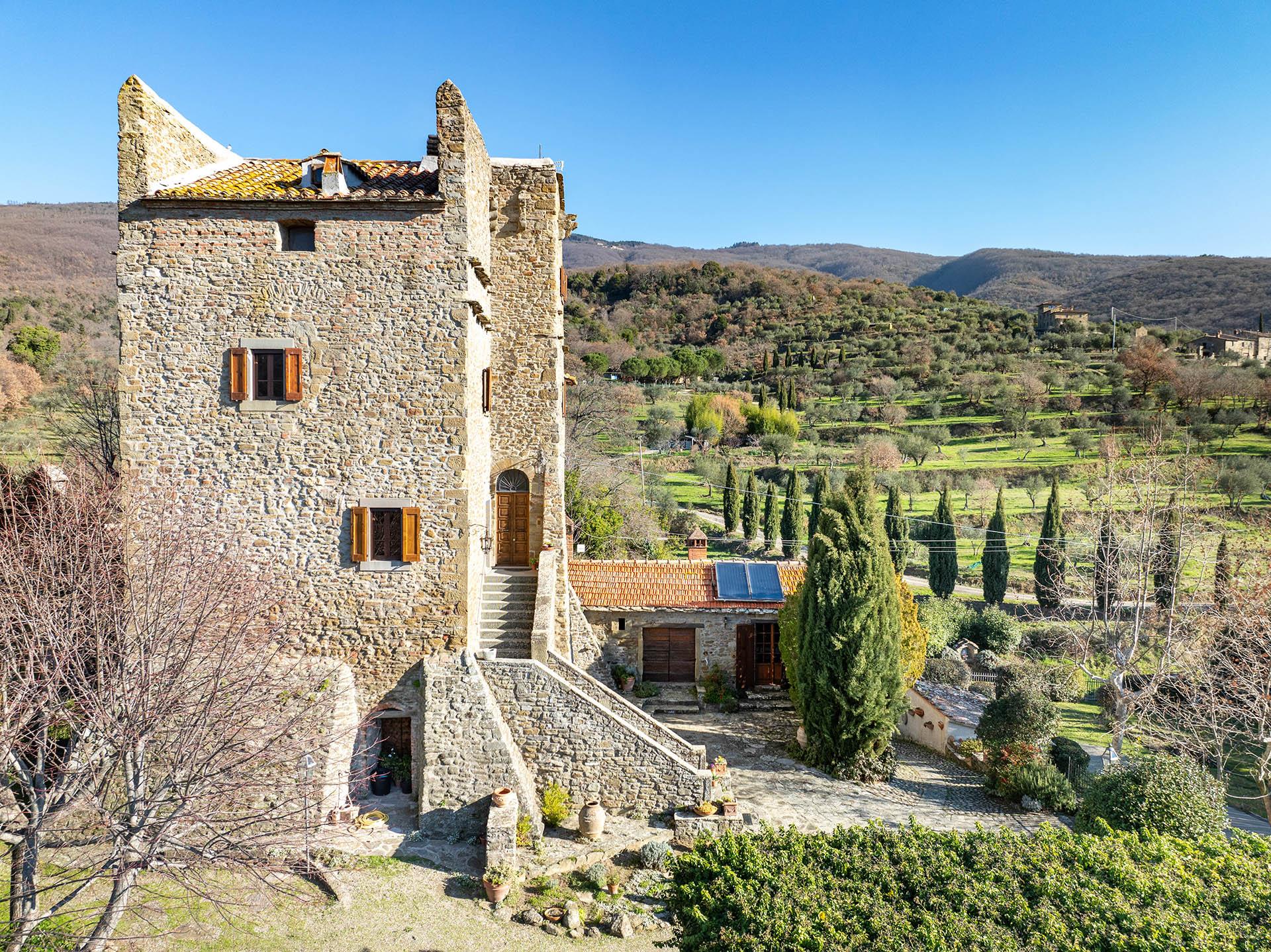 Tower from the 1100s on the slopes of Cortona