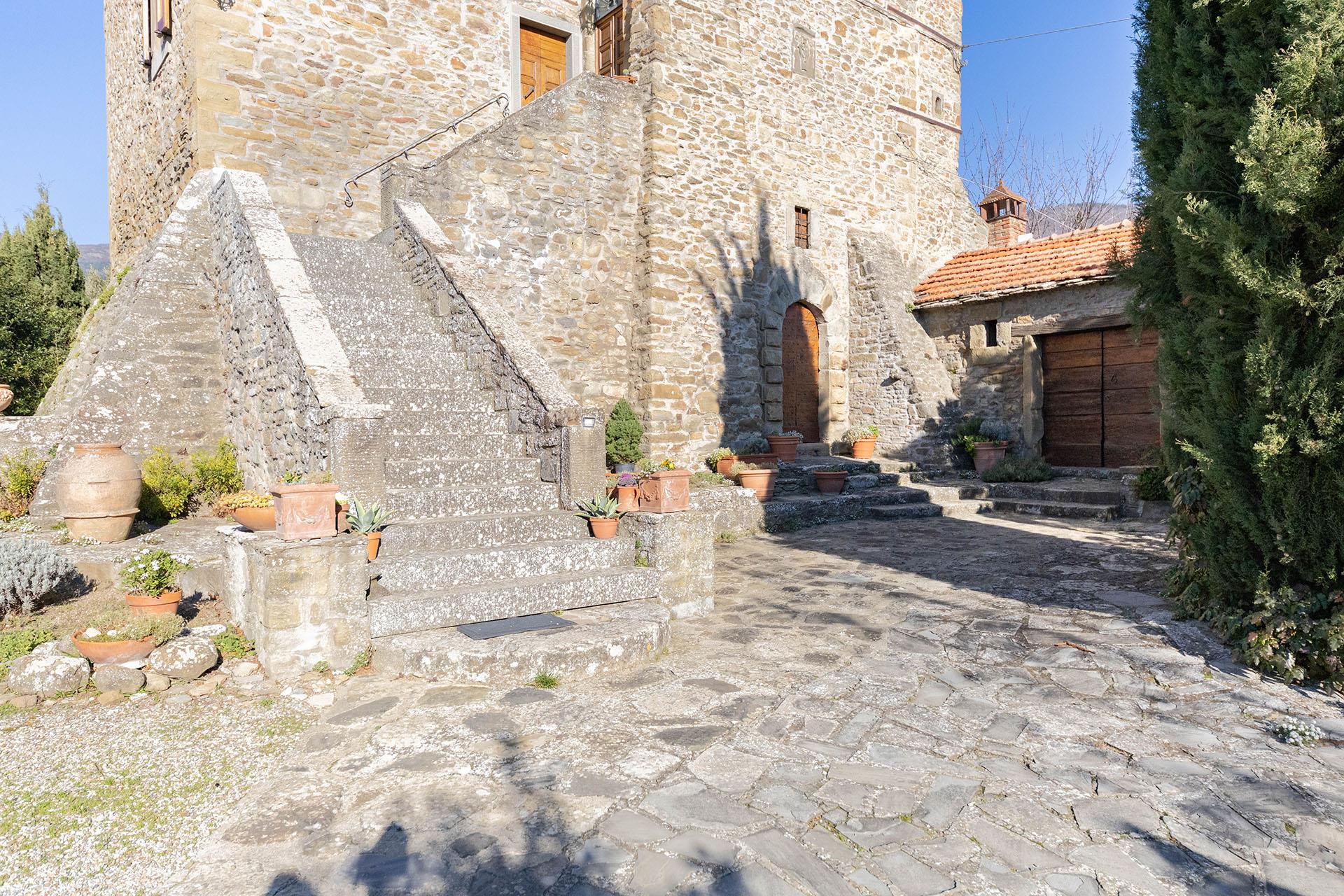 Tower from the 1100s on the slopes of Cortona