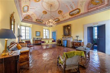 Palazzo nobiliare al confine tra Umbria e Lazio