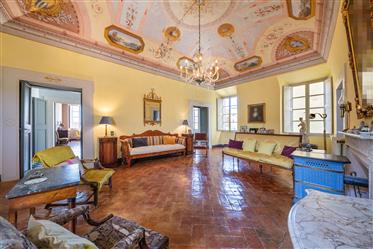 Palazzo nobiliare al confine tra Umbria e Lazio