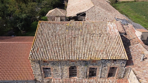 Eksklusiv ejendom til salg, der skal rehabiliteres i La Garrotxa