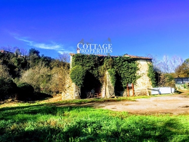 Country house to rehabilitate in the beautiful medieval town of Besalu