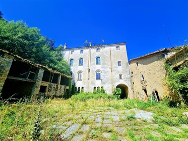 Bondegård til rehabilitering nær Girona