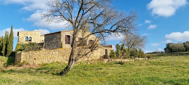 Farmhouse for sale in Capmany
