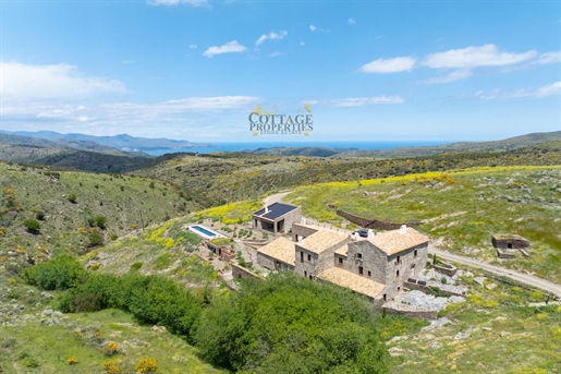 Exclusive farmhouse for sale in Cadaques