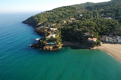 Modern designer villa for sale in Begur Sa Riera with impressive sea views