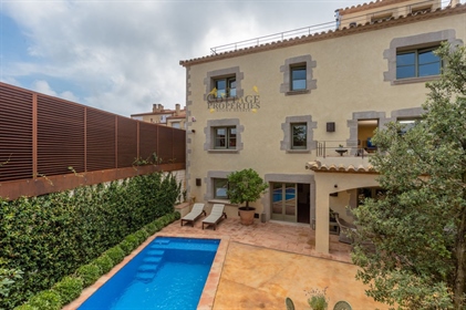 House for sale in the heart of the medieval town of Begur