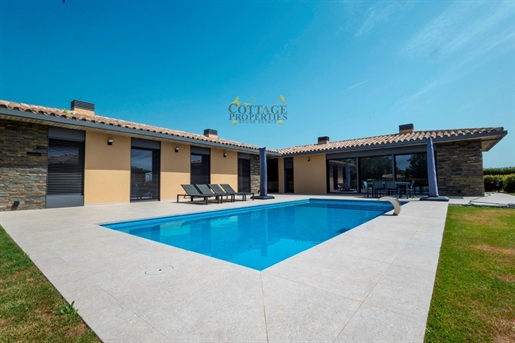 Luxury Villa for sale in Torremirona Golf & Spa (Girona)