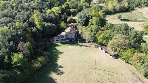 Millennial farmhouse for sale in the Garrotxa Natural and Volcanic Park