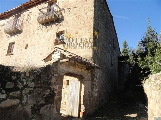 Country house to rehabilitate in Bages
