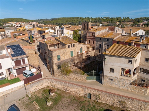 Rustic House for sale in Garrigoles (Baix Empordà)