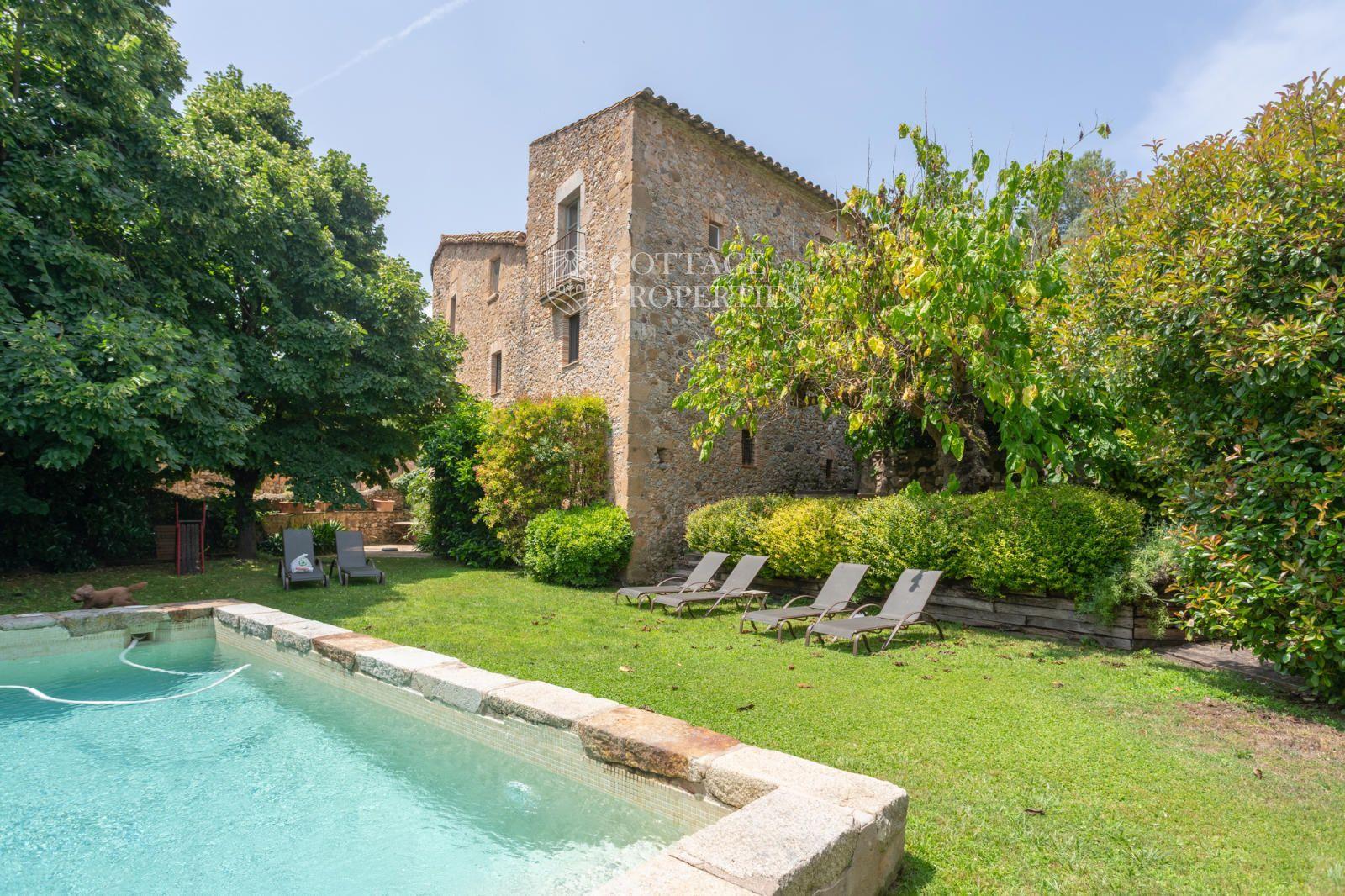 Farmhouse with luxury boutique hotel for sale in Vilademuls, Pla de l’Estany, Girona