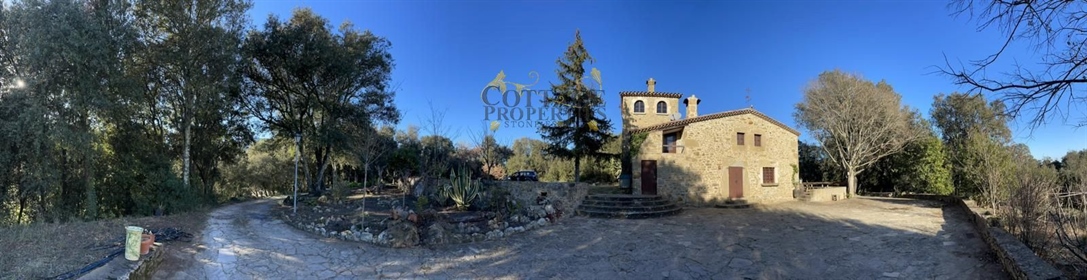 Country house for sale in Girona