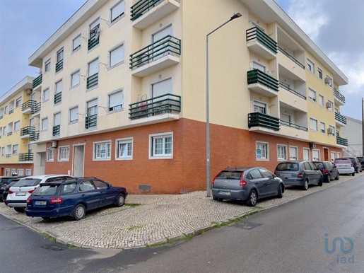 Apartment with 4 Rooms in Setúbal with 176,00 m²