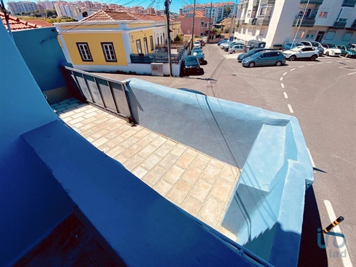 Home / Villa with 4 Rooms in Lisboa with 163,00 m²
