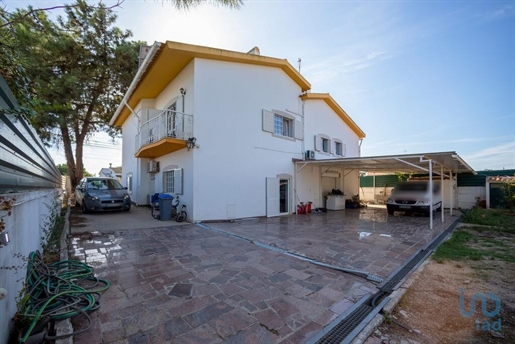 House with 3 Rooms in Setúbal with 300,00 m²