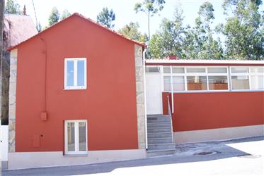 Rustikt hus en 25 km fra Porto klar til live