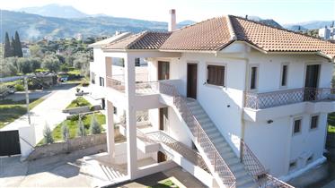Einfamilienhaus von 195 m² in Sotira Aigio mit unglaublicher Aussicht