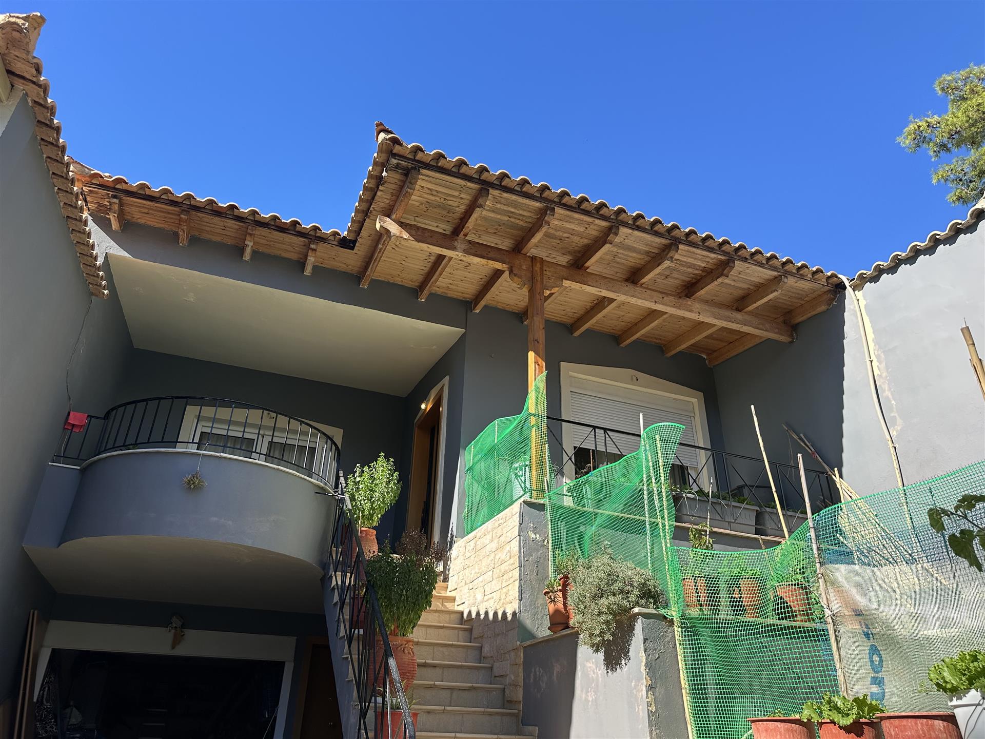 Luxurious Maisonette 200 Sq.M. At Agios Stefanos With Solar Panels