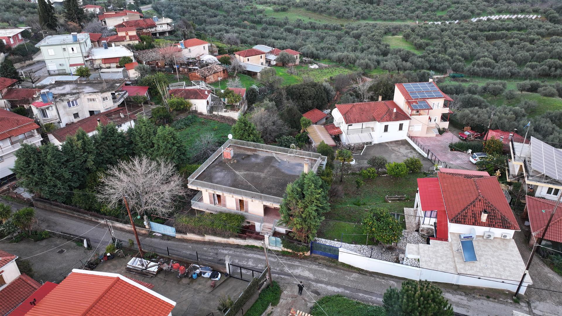 Zweistöckiges Gebäude von 150 m² mit zwei unabhängigen Wohnungen in Koumaris, Aigio