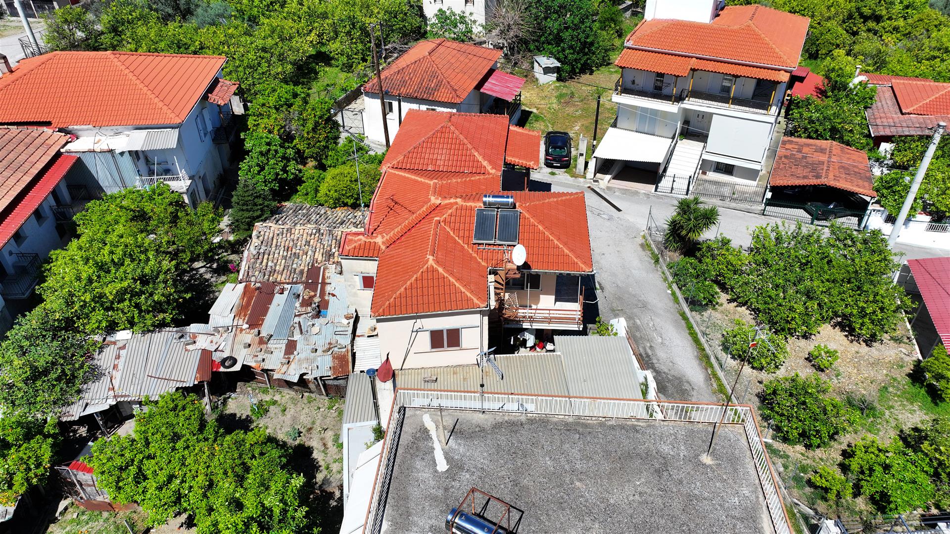Zweistöckiges Gebäude von 157 m² mit zwei unabhängigen Wohnungen in Rizomylos Diakopto