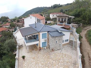 2 Bedrooms' Luxury House With Unlimited Views In Toumba, Aigialeia