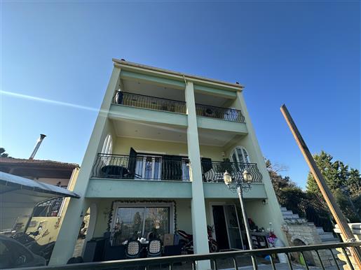 3-Storey, 5 Bedrooms' House With Unlimited Views To The Sea At Panorama