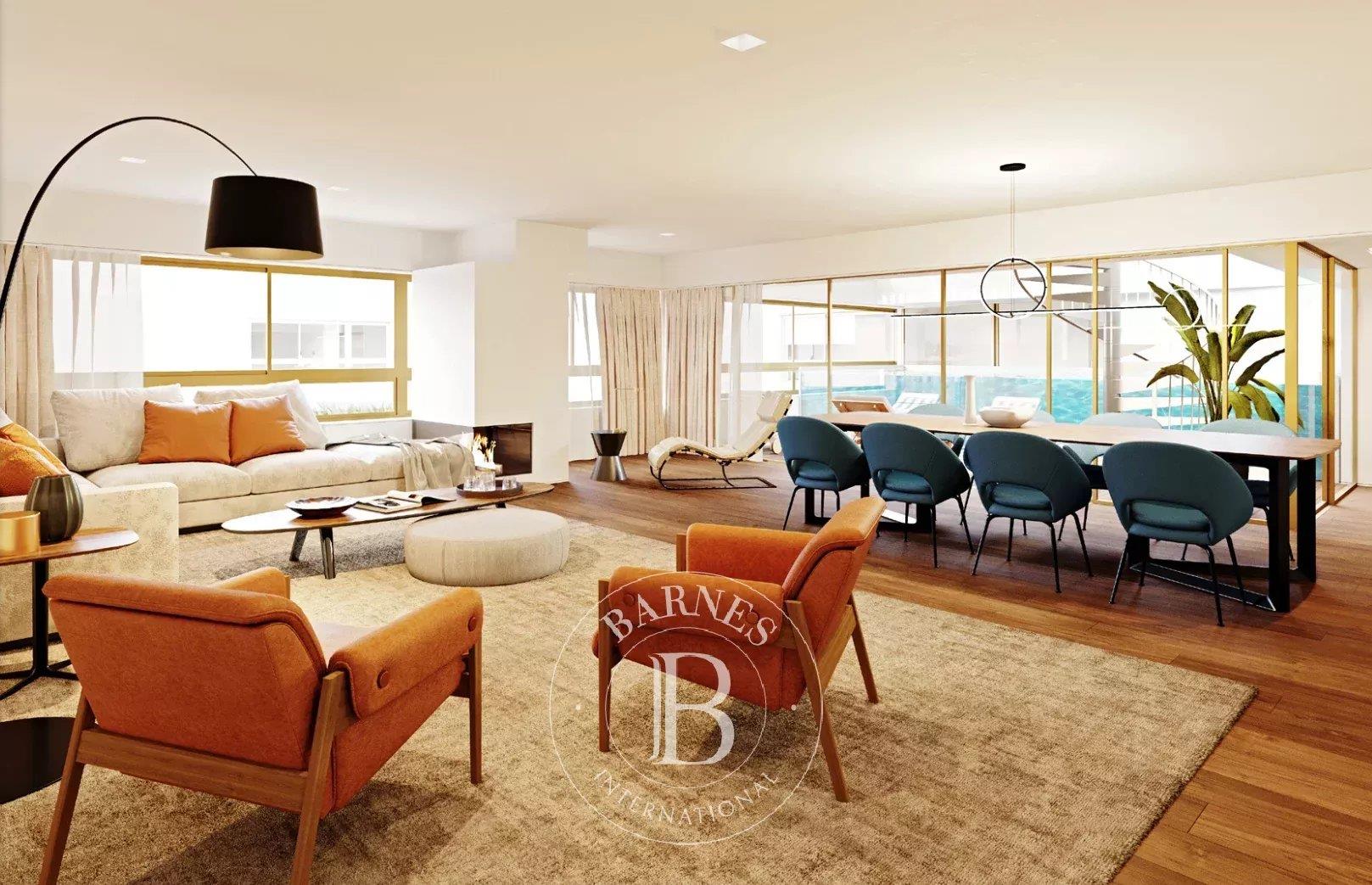 Penthouse avec piscine et vue sur la mer