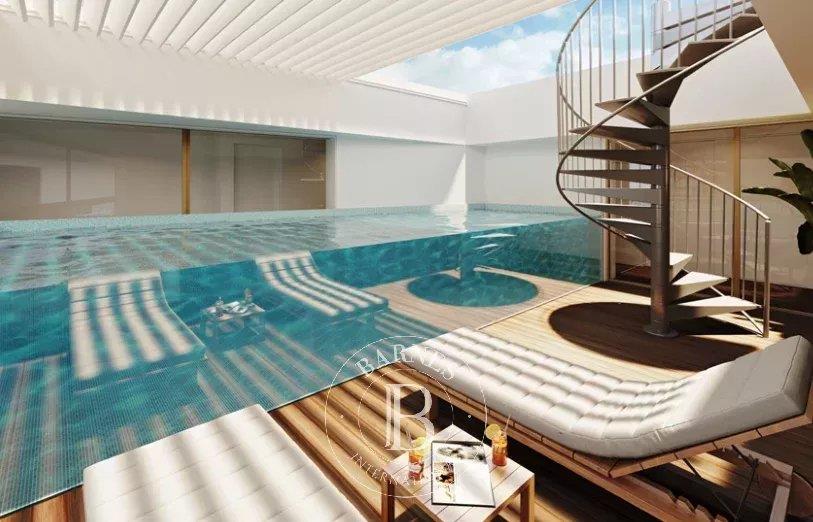 Penthouse avec piscine et vue sur la mer