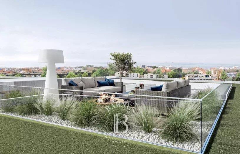 Penthouse avec piscine et vue sur la mer