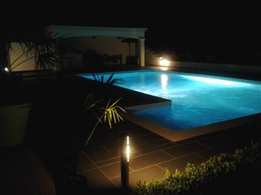 Modern huis met zwembad in de buurt van Cahors