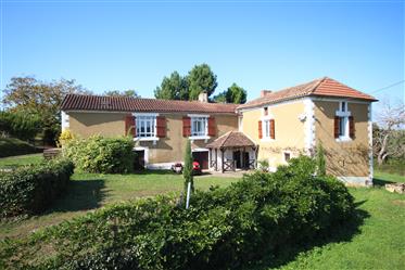 Автентичната фермерска къща и плевня в Dordogne