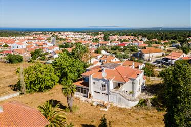 Building in the municipality of Sesimbra - Opportunity for Golden Visa