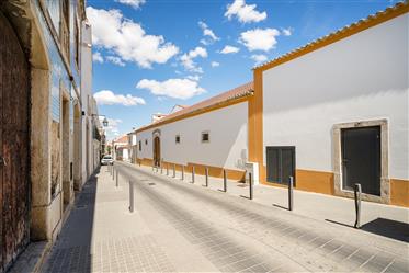 Espace pour le commerce ou le logement dans le centre de Cartaxo à ses débuts