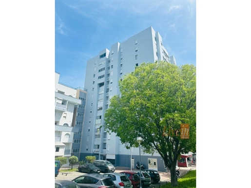 Appartement semi-neuf de 3 chambres dans le centre de Marvila