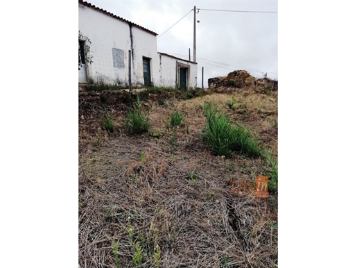 Moradia Isolada T3 Para Remodelação Total Com Terreno em Torres Vedras