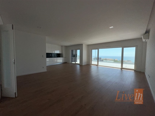 Apartamento T3 com Terraço e Excelente Vista de Mar na Ericeira