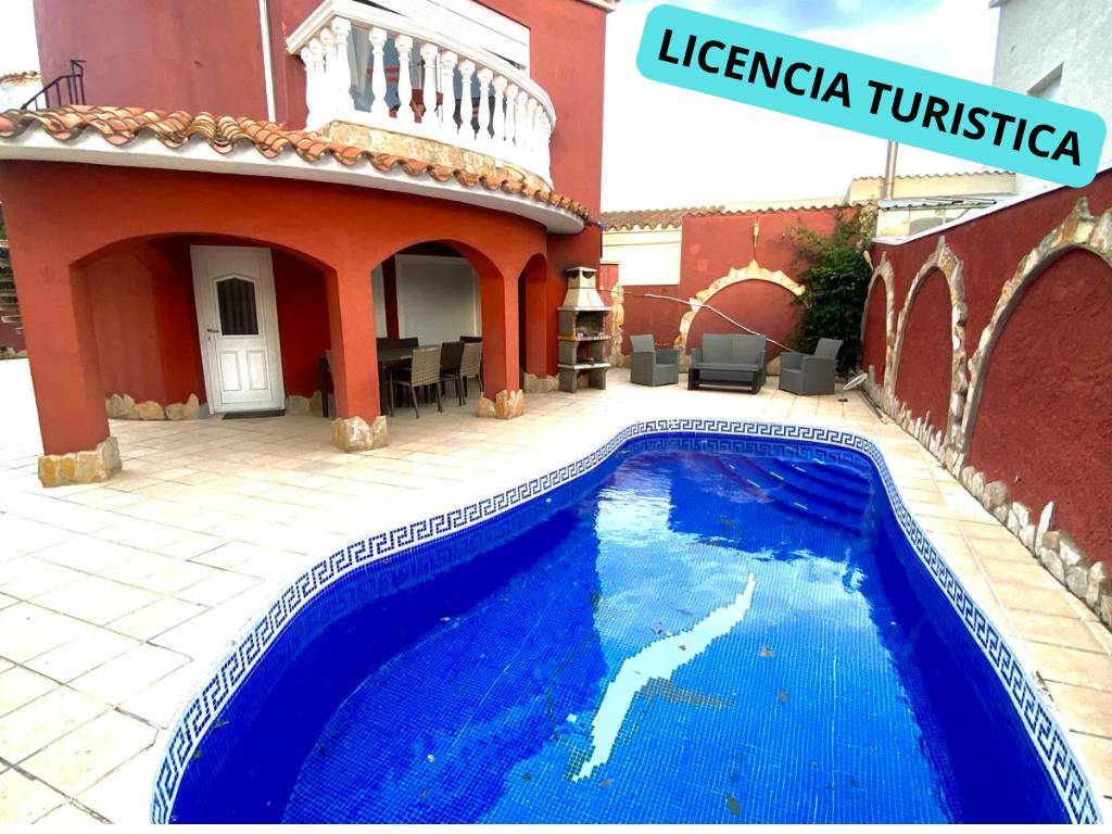 House With Tourist License.