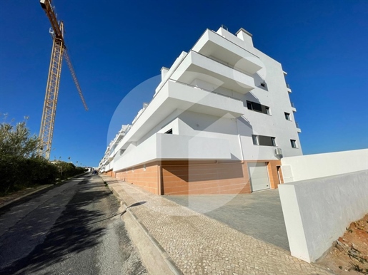 Neue Wohnung T2 Zona Alta - Olhão

Gebäude bestehend aus Wohnungen T1 bis T3 mit Garagen in Box, G