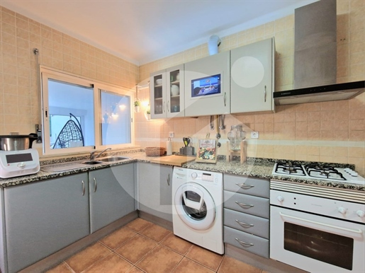 2 bedroom flat with patio and garage parking