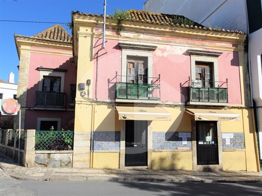 Fantástico Edifício Típico de linhas tradicionais - Faro