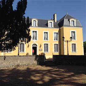Chateau du Xviiii 130 KMS od Pariz