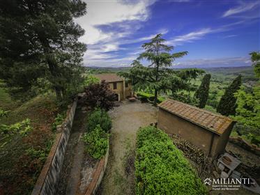 Farmhouse in the countryside of Volterra with 1.5 ha of land and swimming pool