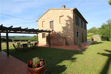 For sale beautiful cottage in the countryside of Peccioli, with swimming pool and 2 hectares of lan