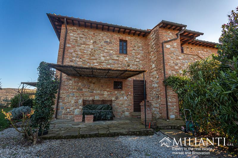 Se vende apartamento en primera planta de 2 dormitorios en complejo con piscina comunitaria 