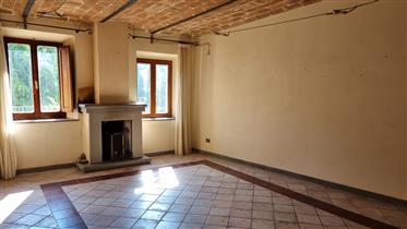 Vacker lägenhet med 2 sovrum i centrum av Volterra
