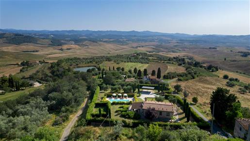 Villa con 2 camere e piscina nella campagna di Volterra