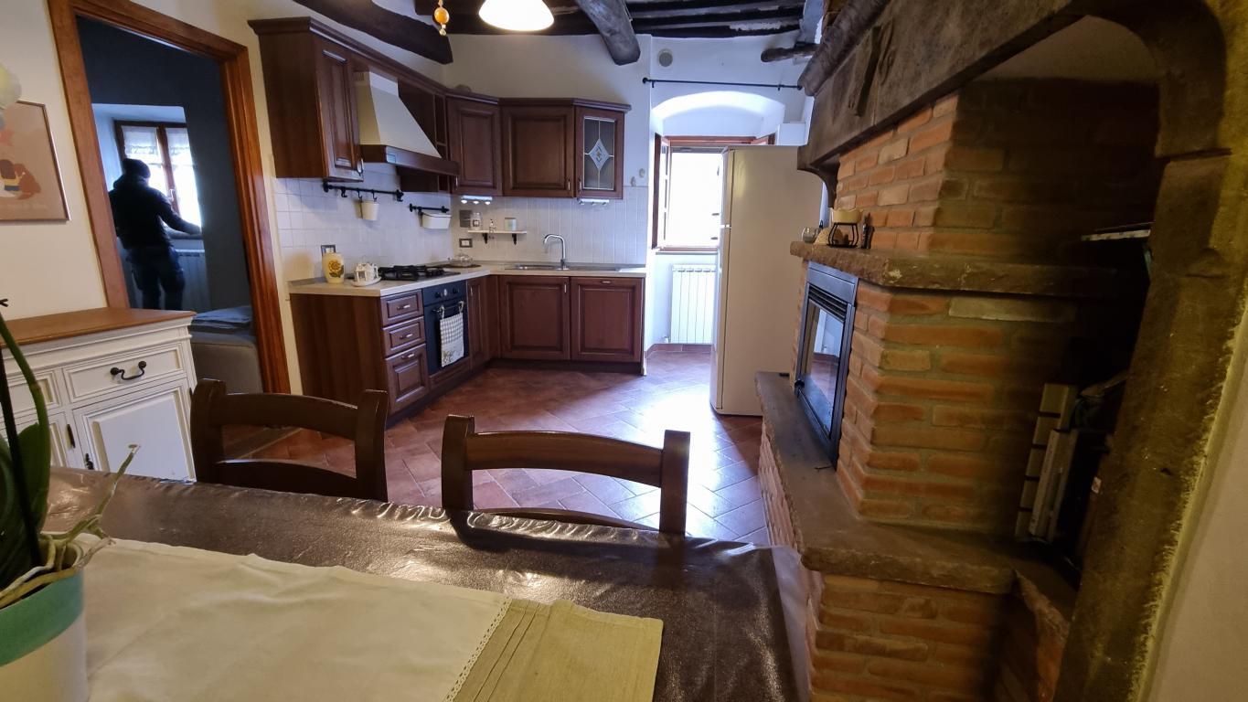 Townhouse with 2 bedrooms for sale in the center of Montecatini Val di Cecina 